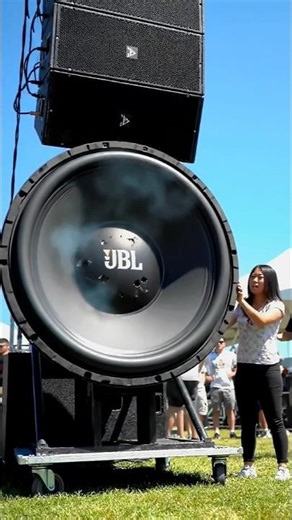 The second the speaker exploded #shortvideo #subwoofer #soundman #jbl
