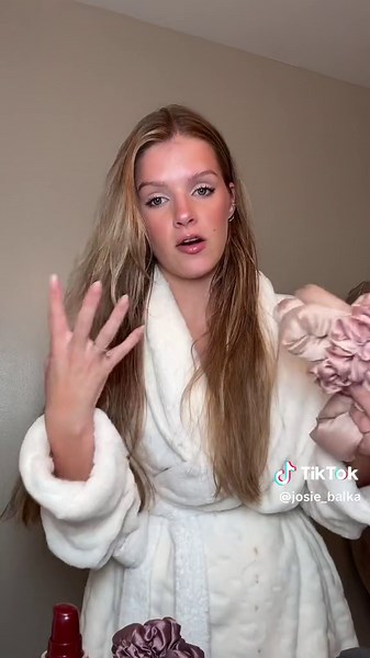 Josie Balka (@josie_balka) - Effortless Heatless Curls Tutorial and Tips