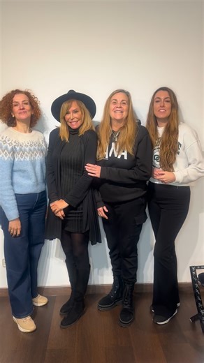 ✨ ¡Lo que callamos a los 30! ✨ Un espectáculo que mezcla humor, emociones y verdades que todos pensamos… pero pocos decimos 😅 Con Lara Dibildos , Fran Antón, Mercedes Salvadores , Marta Valverde y Mirian 🌟 📅 27 de diciembre 📍 Teatro Infanta Leonor – Jaén 🕗 20:00h 🎟️ Entradas ya disponibles en 👉 www.ticketon.es 💬 ¡Ríe, emociónate y celebra lo que callamos… pero sentimos todos a los 30! 💜 | Fran Anton Lopez