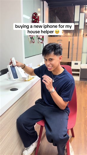 Funny Moments Buying a New iPhone