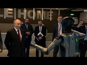 Accueilli par un robot danseur, Poutine annonce 38 nouveaux réacteurs nucléaires