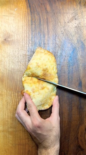 🍕 Calzone (Closed Pizza) 🔥🧀 #pizza