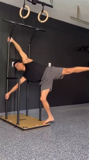 Most people struggle with the human flag because they train what looks like the flag instead of what creates it. Side planks, core drills, and endless “progressions” feel productive, but they rarely build the force needed to actually lift the body. The flag isn’t a trick or a balance hack. It’s a very specific push and pull problem. When pulling strength isn’t strong enough on its own, or pushing strength can’t hold under load, the flag has nowhere to go. That’s why movements like front lever ro