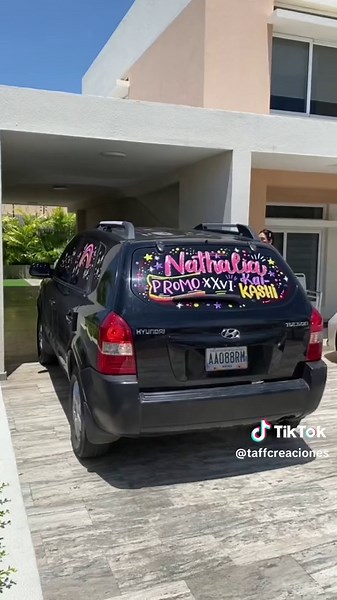 13 carritos con letras bonitas pra celebrar el fin de curso de los peques 😍♥️🌈 #handlettering #handpainted #caravana #carrospintados #lettering #prom2023