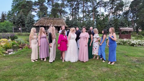 Wedding trend fail: Groom falls hard after groomsmen fail to catch him