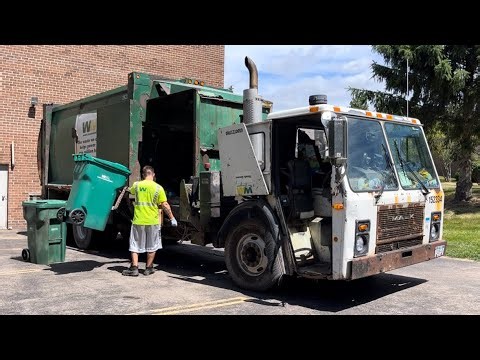 Growling Waste Management Mack LE Labrie MSL Garbage Truck Packing Heavy Cart Lines