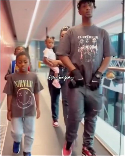 Emtee with his Fam🩶