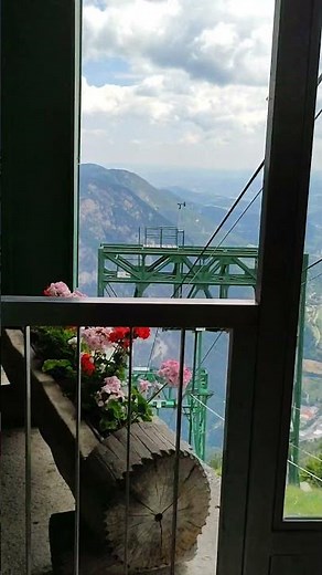 Natur Ausflug mit der Nö-Card. Rax Seilbahn Fahrt Spaziergang Wandern Alpe Berg Fels Stein Gebirge