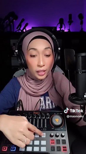 Step up your live streaming and podcast game with the MAONO AME2 Portable Console! 🎙️ Connect seamlessly to your computer or smartphone for professional-quality content creation anywhere, anytime. 🌟 #MAONO #PodcastLife #StreamOn #MAONOMALAYSIA