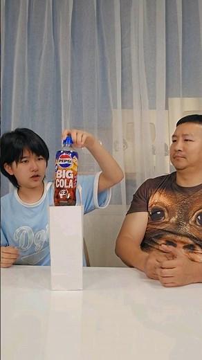 消えるコーラ🥤👀disappearing cola😨#ひまわり笑劇場 #himawariちゃんねる #ひまわりチャンネル #まーちゃんおーちゃん #shorts