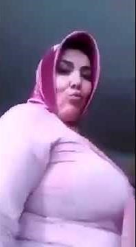 Türbanlı kocasını işe göndermiş periscopede takılıyor