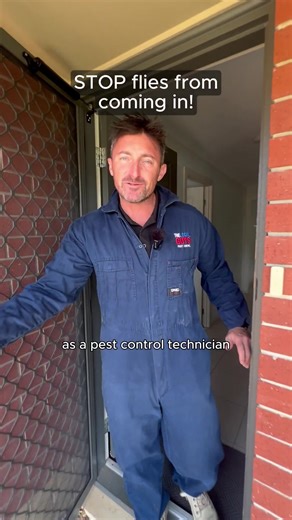 🥶Pest Control Pro Tip: Freeze your food scraps and only chuck them in the green bin the night before collection! #pestcontrol #protip #cleantok