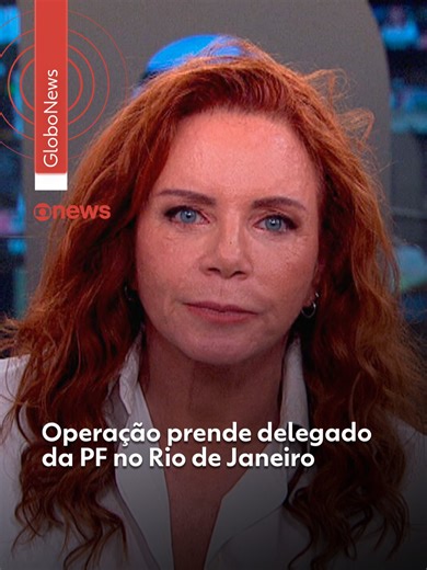 Rio de Janeiro - A Polícia Federal prendeu um delegado de Polícia Federal na manhã desta segunda-feira (9). A ação aconteceu durante a operação Anomalia, para desarticular um núcleo criminoso suspeito de negociar vantagens indevidas e vender influência para favorecer os interesses de um traficante internacional de drogas. Além do delegado Fabrizio Romano, o ex-secretário estadual de Esportes do Rio de Janeiro, Alessandro Pitombeira Carracena, também foi preso. Uma advogada e um policial penal ta