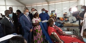 Transfusion sanguine: Magic System et des partenaires dont JCDecaux sauvent plus de 50 femmes