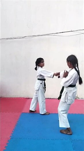 This self defence move stops attackers instantly #selfdefence #tutorial