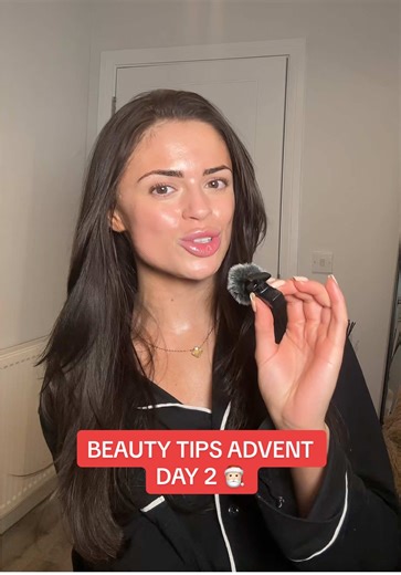 🎁 Day 2 - My version of Vlogmas 📹💄 It took me so long to figure out this works so much better so sharing in case any of you didn’t know this! Dry shampoo at night for the win 🌚💤 Using @Batiste_hair @Batiste here as I love the one for dark hair but also love @Living Proof, Inc. and @Moroccanoil
