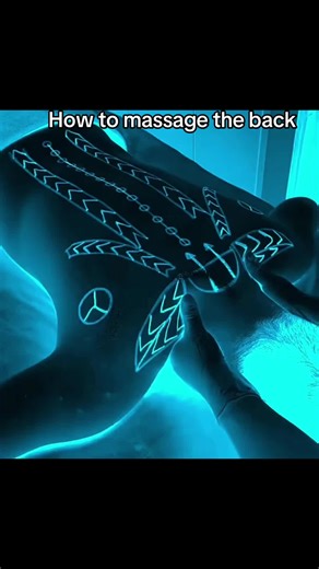 How to massage the back. #massage #backmassage #backworkout #bodycare #fyp