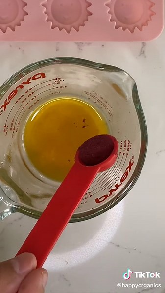 Making a Natural Pink Edible Crayon | DIY Beeswax & Hibiscus