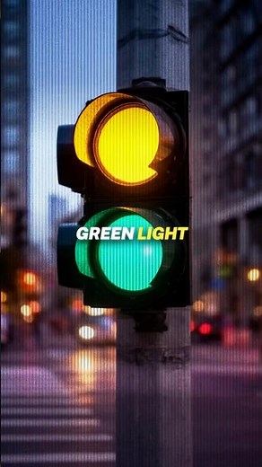 What is the difference between a flashing yellow light and solid green light when turning left?