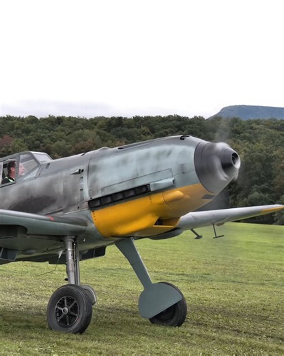 388K views · 11K reactions | Messerschmitt Bf 109 with Daimler Benz DB601 Engine taxiing. Enjoy the Hotrod Sound. #Messerschmitt #bf109 #aircraft #avgeek | Warbirds | Facebook