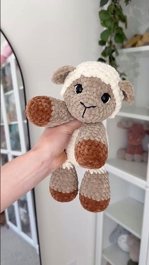 Crochet a lamb 🧺☁️ Pattern is on my Etsy!