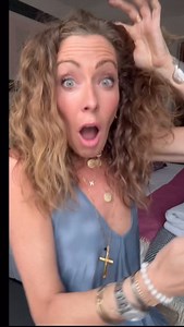 Kat Farmer | THIS WORKS… or does it? Root touch ups. The temp variety. This isn’t a convo about going grey or using a semi perm or perm root cover. It’s... | Instagram