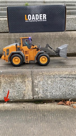 🧩🧩They have so many cool features. #rcconstruction #remotecontroltoy #constructionequipment #kidstoys #christmasgift