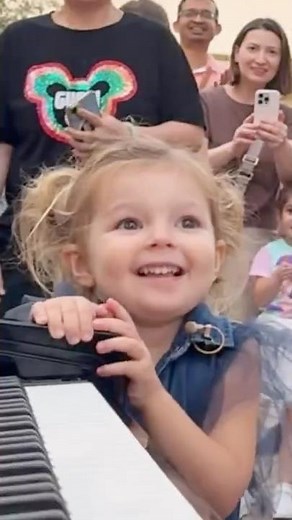 This 3 year old SINGER shocked EVERYONE 🥹