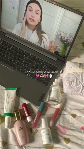 I love being a girl 💗🫶🏻🤍#girl #pink #skincare #makeup #skincareroutine #makeuptutorial l