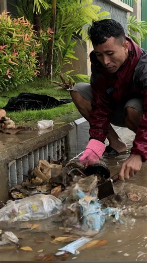111K views · 1.8K reactions | Remove Debris Clog Culvert Drain and Rain flooding on the street #short #flood #culvert #rain #unclog #plastic #remove #cleaning #fblifestyle | Phea Cleaning Culverts | Facebook