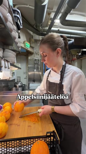 Appelsiinit ovat nyt parhaimmillaan, ja ne löytyvät myös meidän jälkiruokajäätelöstä. Haluisitko säki tulla maistamaan? 😍🍊 #jäätelö #appelsiini #jälkiruoka #helsinki #passio