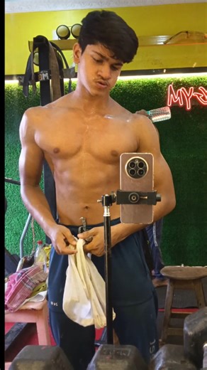 body posing flex arms pump muscle #fitness #gym #gymrat #gymlover #youtube #shorts #viral