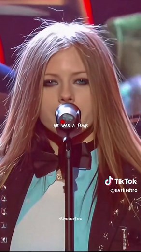 Avril Lavigne: Skater Boy Performance at the 2003 Grammys