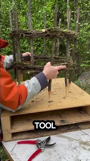 This DIY Branch Fence Will Save Your Garden #diy #garden #gardenhacks #gardenlife #smartagarden