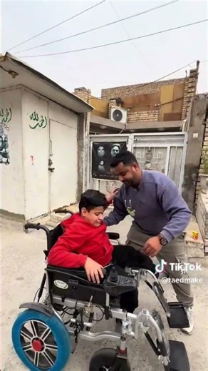 رائد الحلاق يوزع هدايا للفقراء ‪@alturk758‬ #اشتراك #لايك