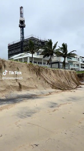 Cyclone Alfred didn’t just bring strong winds—it took nearly 2 metres of sand with it! 😳 The beach is facing major erosion, and while nature will slowly restore it, full recovery could take months or even years. 😢 #palmbeach #goldcoast #queensland #australia #brisbane #cyclone #cyclonealfred #cyclonealfred2025 #beach #beacherosion