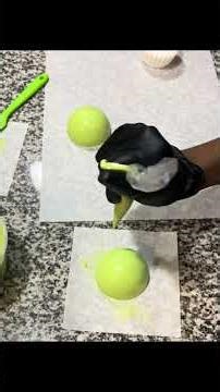 Step-by-step Grinch Cocoa Bomb tutorial Perfect for the holidays #cocoabombs #grinchmas