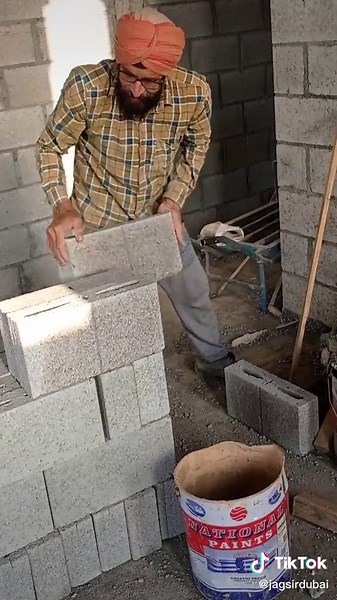 Construction Techniques: Stacking Concrete Blocks