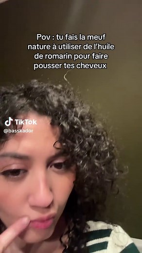 L'huile de romarin pour des cheveux éclatants et naturels