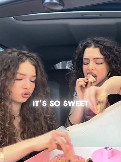 Kalogeras Sisters Going To Crumble Cookie !