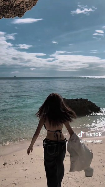 Bikini x Jeans Trend: Summer Style Inspiration