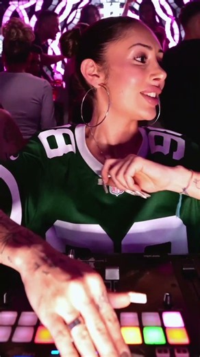 emale DJ. Global vibes. Endless energy!🌐 ‪@djane.finesse‬ #shorts_video #djane #djlive #dj #djremix