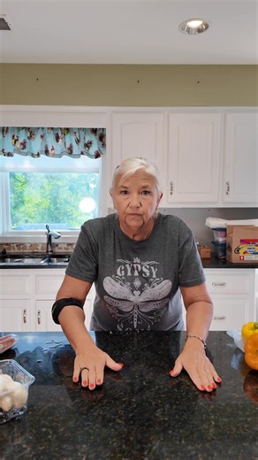 Build-your-own dinner night with me & Jess! We chopped up veggies, sausage, and more, then everyone filled their own foil packet before tossing them on the Blackstone. Easy, customizable, and way too much fun in the kitchen. Tutorials #FoilPacketDinner #FamilyCooking #BlackstoneGrill #EasyMeals #KitchenFun | MommaApplesauce