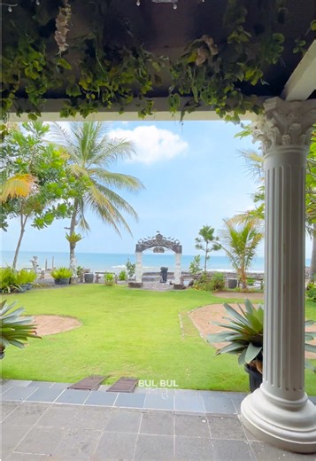 Keraton Krakatoa Anyer adalah hotel pinggir pantai dengan suasana nyaman yang cocok buat staycation keluarga. Hotel ini memiliki fasilitas seperti kolam renang, restoran, area santai, akses pantai, dan kamar yang nyaman untuk menghabiskan waktu bersama keluarga maupun pasangan. Beberapa area hotel juga cocok buat menikmati sunset dan suasana pantai khas Anyer. #meibanyaknginep #realwayxkeratonkrakatoahotel #tiktokgogempar #staycation #anyer @realwaymediaindonesia