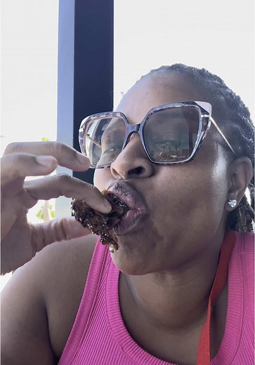 Peach McIntyre Enjoys Oxtails at Starbucks