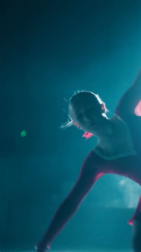 The stage is set. ❄️ Cornwall's most-loved ice rink is back for another magical season right here at the Eden Project. Open now until 22 February 2026. ⭐ From penguins to pirouettes, our ice rink is for everyone. 🐧 Book your skate and take the spotlight - https://www.edenproject.com/visit/whats-on/ice-skating ⛸️ Aísling Lessiter 🎥 Oatey Media | Eden Project