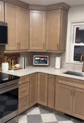 i absolutely love my workstation sink!!! so many cool attachments that are all so useful!! #dreamkitchen #kitchensink #kitchenreno #ruvatisink #kitchengadgets