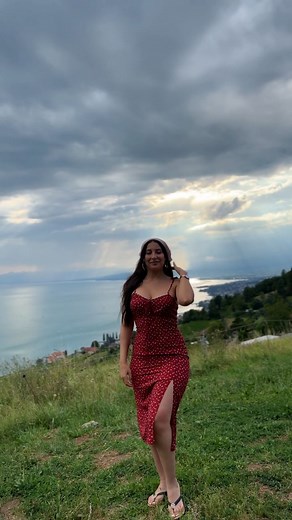 45K views · 1.1K reactions | When beauty meets breathtaking views, magic happens ✨ Ever wondered what it feels like to be on top of the world? This is montreux Switzerland  Tell me what place makes your heart skip a beat!  . . . #Montreux #Switzerland #Nature #SwitzerlandTravel #ScenicViews #Travel #SwissDreams #switzerlandwonderland #switzerland #montreuxriviera #swiss #swissmountains #swisstravel #destination | swiss.mimi | Facebook