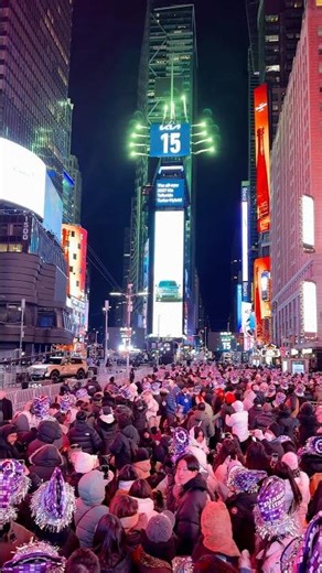 This Is the Times Square New Year’s Eve 6 PM Countdown Before the New Year’s Eve Ball Goes Up 🥳💞
