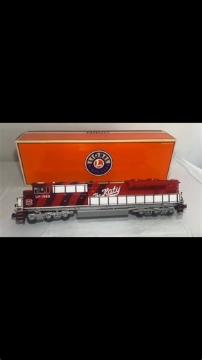 🎥🚂 Experience the Power of Heritage! Get a close look at the Lionel Modern 6-28263 UP Heritage Katy SD-70Ace Diesel — a masterpiece that brings history and performance together in O scale perfection. ⚙️🔥 👉 Like new condition (C-8) 👉 Fully functional and ready to run 👉 A tribute to the legendary Katy Railroad 👉 Collector-grade box (P-8) 🎬 Add this stunning locomotive to your collection before it’s gone! #LionelTrains #UPHeritage #KatyRailroad #SD70Ace #ModelTrains #OScale #TrainCollector 